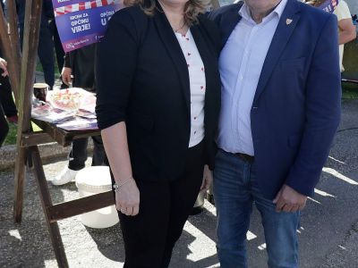 Kristina Filipović održala druženje sa sumještanima na tržnici u Virju